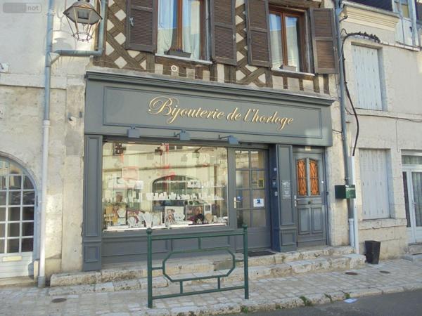 Local Professionnel et commercial à vendre à Beaugency dans le Loiret (45190), ref : 091/1497   
Centre ville