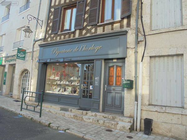 Local Professionnel et commercial à vendre à Beaugency dans le Loiret (45190), ref : 091/1497   
Centre ville