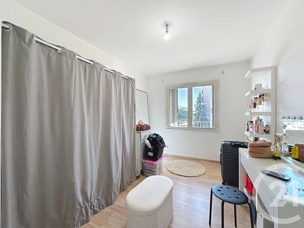 Appartement F3 à vendre  3 pièces - 70 m 2   GIEN  - 45