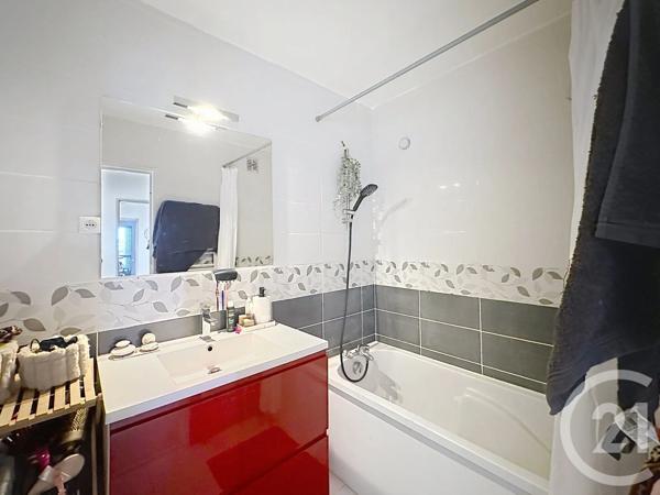 Appartement F3 à vendre  3 pièces - 70 m 2   GIEN  - 45