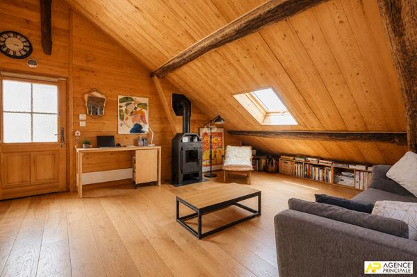 Versailles Saint-Louis Appartement 3 pièces de 78 m² au sol situé au 4ème et dernier étage 435 000 € **  - Référence  28304