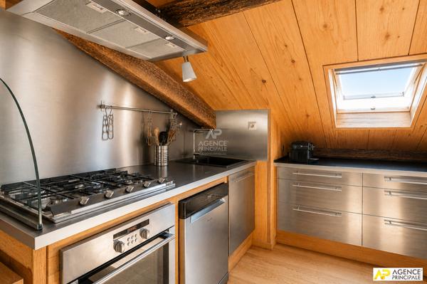 Versailles Saint-Louis Appartement 3 pièces de 78 m² au sol situé au 4ème et dernier étage 435 000 € **  - Référence  28304