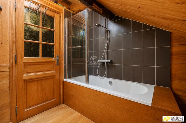 Versailles Saint-Louis Appartement 3 pièces de 78 m² au sol situé au 4ème et dernier étage 435 000 € **  - Référence  28304