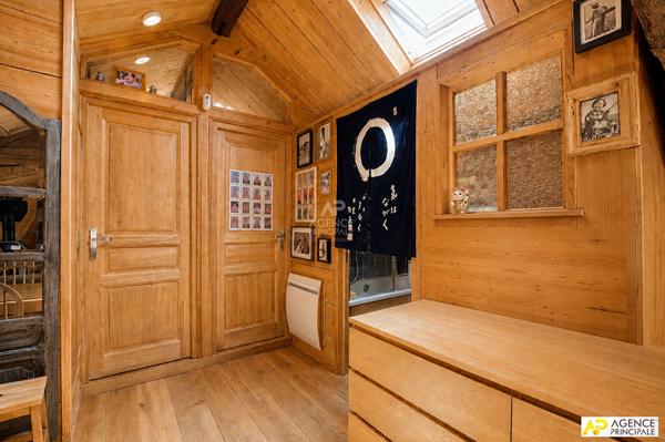 Versailles Saint-Louis Appartement 3 pièces de 78 m² au sol situé au 4ème et dernier étage 435 000 € **  - Référence  28304