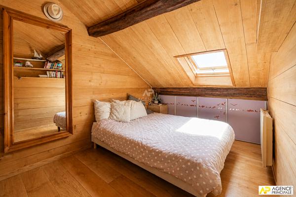 Versailles Saint-Louis Appartement 3 pièces de 78 m² au sol situé au 4ème et dernier étage 435 000 € **  - Référence  28304