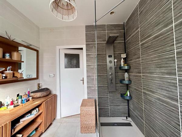 NARROSSE, maison d'environ 180 m2 avec 6 chambres