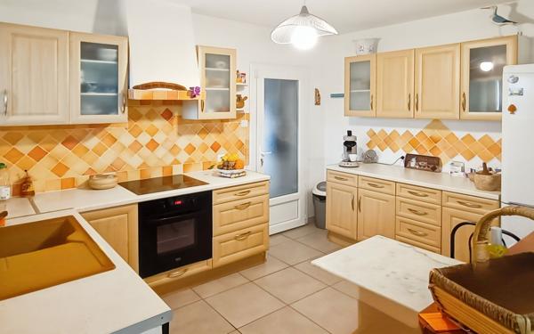 Maison à vendre    3 pièces •  Oraison