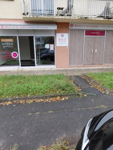 Location Local commercial 7 pièces 88 m2 à Mérignac