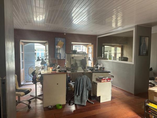 Maison de ville spacieuse au cœur de Basse-Terre – 315 000 €*