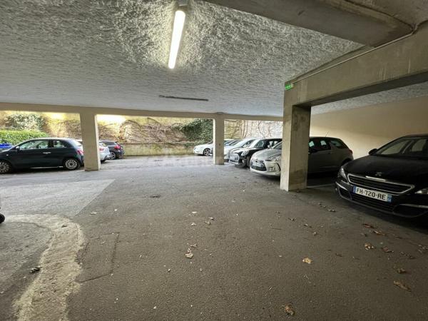 BUREAUX à LOUER de 808 m²