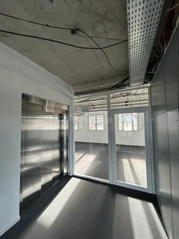 BUREAUX à LOUER de 808 m²
