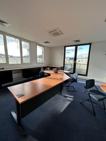 BUREAUX à LOUER de 808 m²