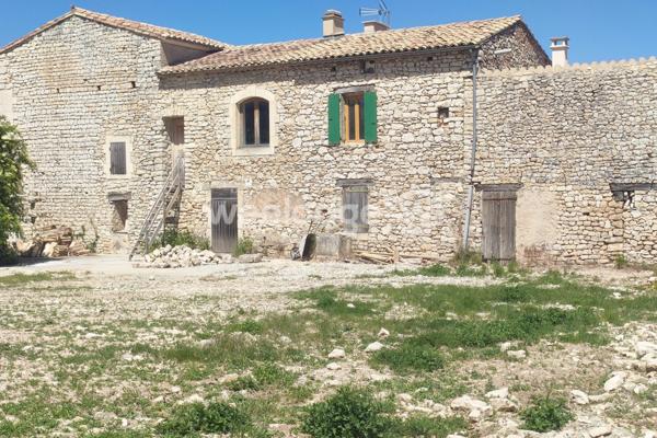 Maison à vendre 10 pièces de 260 m² à Saint-Christol