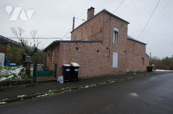 Immeuble locatif comprenant 2 logements meublés