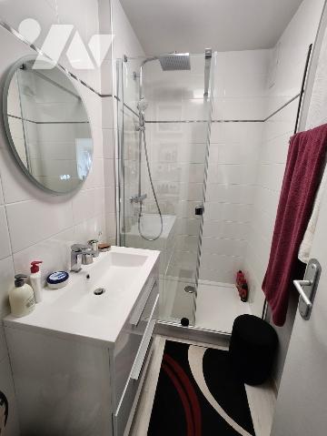 Appartement rénové avec balcon - 2 chambres