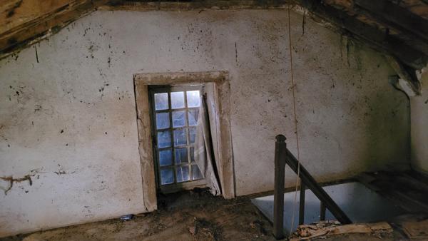 Petite maison en pierres à rénover avec terrain