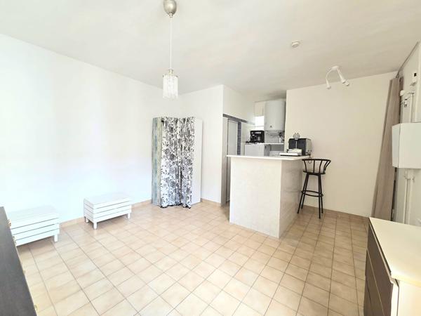 Appartement 2 pièces, calme sur cour - Place Voltaire