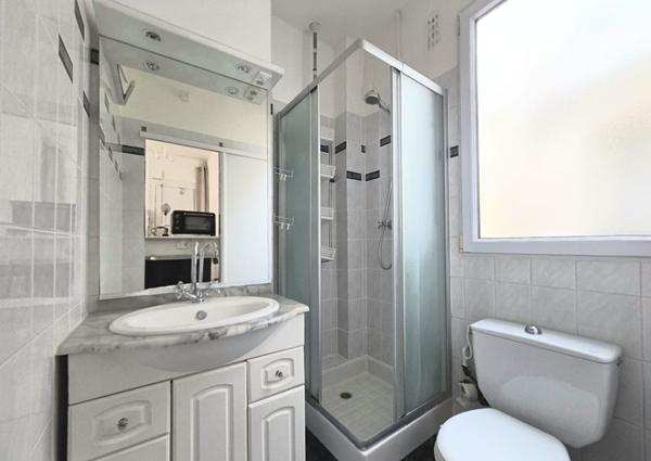 Appartement 2 pièces, calme sur cour - Place Voltaire