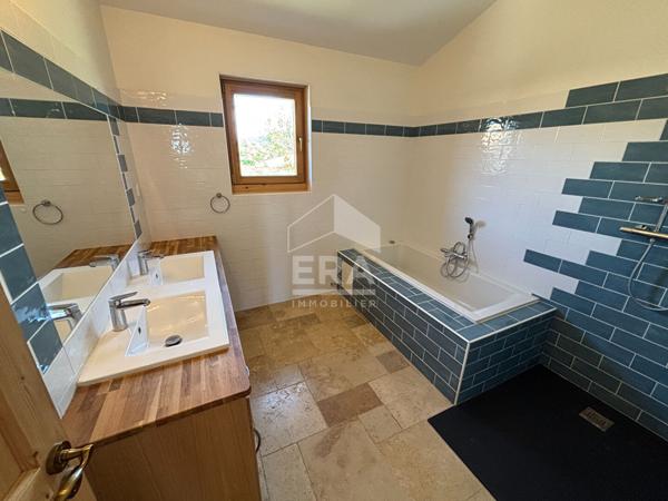 Maison Sisteron 4 pièce(s) de 110m2 plus dépendances