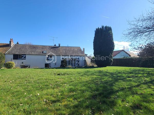 ***** Sur notre belle commune de BOISSY SOUS SAINT YON *****
Venez découvrir cette maison de caractère de 139 m² sur terrain clos et arboré de 1540 m²
Au cœur d’un environnement paisible, découvrez ce superbe ancien corps de ferme datant des années 1900, empreint d’authenticité et de charme, développant environ 139 m² habitables et implanté sur une parcelle de 1540 m², soigneusement aménagée et arborée.
- Dès l’entrée, la maison séduit par son magnifique séjour cathédrale avec cheminée, véritable pièce maîtresse offrant hauteur sous plafond et luminosité avec accès au jardin via une porte fenêtre...
 La distribution permet une double entrée, par le séjour ou par la cuisine dinatoire, pensée comme un véritable espace de convivialité.
- Le rez-de-chaussée se compose également :
D’une salle à manger et coin lecture
De WC indépendants
- A l’étage, l’espace nuit propose :
Trois chambres, dont une suite parentale (refaite en 2021)
Une salle de bain supplémentaire (refaite en 2021)
Des WC séparés, apportant confort et praticité
Pour l'extérieur:
- Une fois passé le portail et/ou le portillon,
Une cour d’accueil à l’avant d'environ 220m2, entièrement close de murs, garantie intimité et cachet
Une buanderie avec la chaudière fioul
Une cave voutée, idéale pour les amateurs de bons crus.
- Le jardin arboré à l’arrière, clos par grillage
- Deux garages, idéals pour stationnement avec possibilité de stockage au grenier de ses garages (env 42m2)
Un bien rare à fort potentiel
Cette propriété séduit par son authenticité, ses matériaux d’époque, ses volumes et son important potentiel de valorisation. 
* Elle s’adressera aux amateurs de biens de caractère souhaitant une demeure chargée d’histoire *
Des travaux de rénovation sont à envisager, notamment :
Menuiseries en simple vitrage
Installation électrique à remettre aux normes
***** VISITE POSSIBLE 7j/7 jusqu'à 21h30 sur RDV *****
Je réponds aux appels, sms et mails jusque tard le soir
