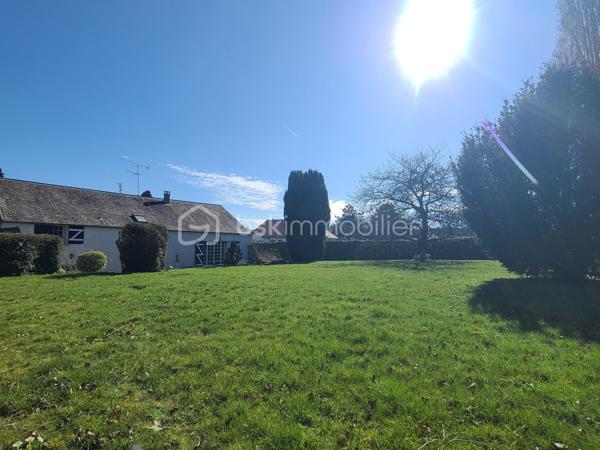 ***** Sur notre belle commune de BOISSY SOUS SAINT YON *****
Venez découvrir cette maison de caractère de 139 m² sur terrain clos et arboré de 1540 m²
Au cœur d’un environnement paisible, découvrez ce superbe ancien corps de ferme datant des années 1900, empreint d’authenticité et de charme, développant environ 139 m² habitables et implanté sur une parcelle de 1540 m², soigneusement aménagée et arborée.
- Dès l’entrée, la maison séduit par son magnifique séjour cathédrale avec cheminée, véritable pièce maîtresse offrant hauteur sous plafond et luminosité avec accès au jardin via une porte fenêtre...
 La distribution permet une double entrée, par le séjour ou par la cuisine dinatoire, pensée comme un véritable espace de convivialité.
- Le rez-de-chaussée se compose également :
D’une salle à manger et coin lecture
De WC indépendants
- A l’étage, l’espace nuit propose :
Trois chambres, dont une suite parentale (refaite en 2021)
Une salle de bain supplémentaire (refaite en 2021)
Des WC séparés, apportant confort et praticité
Pour l'extérieur:
- Une fois passé le portail et/ou le portillon,
Une cour d’accueil à l’avant d'environ 220m2, entièrement close de murs, garantie intimité et cachet
Une buanderie avec la chaudière fioul
Une cave voutée, idéale pour les amateurs de bons crus.
- Le jardin arboré à l’arrière, clos par grillage
- Deux garages, idéals pour stationnement avec possibilité de stockage au grenier de ses garages (env 42m2)
Un bien rare à fort potentiel
Cette propriété séduit par son authenticité, ses matériaux d’époque, ses volumes et son important potentiel de valorisation. 
* Elle s’adressera aux amateurs de biens de caractère souhaitant une demeure chargée d’histoire *
Des travaux de rénovation sont à envisager, notamment :
Menuiseries en simple vitrage
Installation électrique à remettre aux normes
***** VISITE POSSIBLE 7j/7 jusqu'à 21h30 sur RDV *****
Je réponds aux appels, sms et mails jusque tard le soir