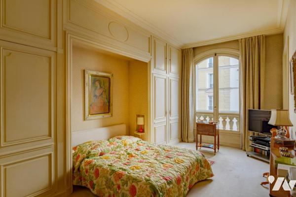 PARIS 17 / MONCEAU - PÉREIRE  - [VENTE NUE-PROPRIÉTÉ] APPARTEMENT BOURGEOIS 6 PIÈCES + CAVE