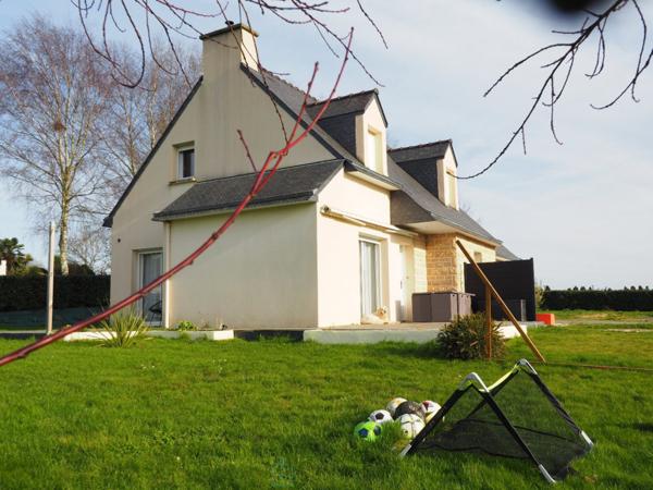 Agréable Maison 4 chambres sur beau terrain clos 1 300 m²