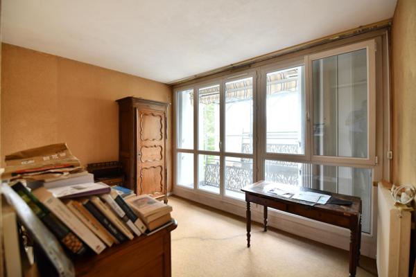 Appartement de quatre pièces! Ravalement recemment réalisé!
