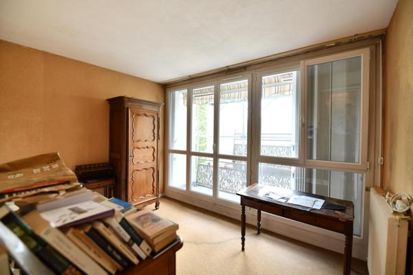 Appartement de quatre pièces! Ravalement recemment réalisé!