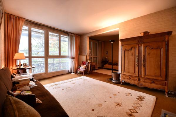 Appartement de quatre pièces! Ravalement recemment réalisé!