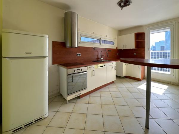 Nanterre (92000) Nanterre Préfecture, Paris La Défense : Appartement de 96,10 m² avec cave et parking souterrain pour 395 000 €