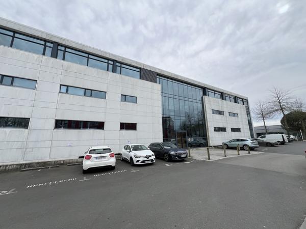 Bureaux à louer ou à vendre à Orvault dans zone dynamique avec accès PMR