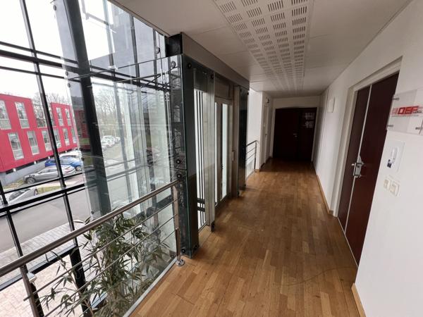 Bureaux à louer ou à vendre à Orvault dans zone dynamique avec accès PMR
