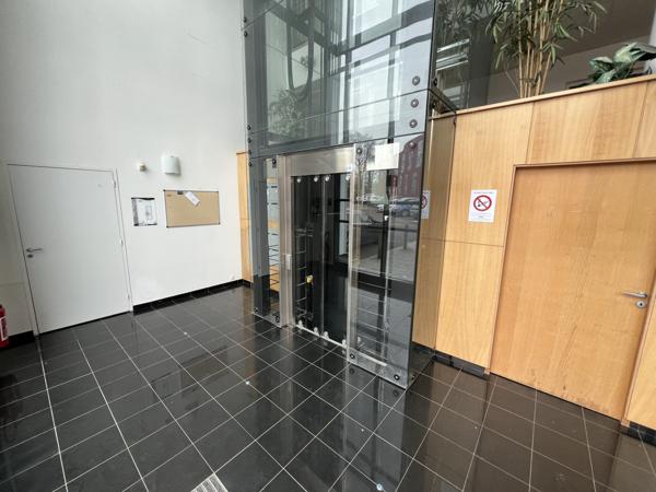 Bureaux à louer ou à vendre à Orvault dans zone dynamique avec accès PMR