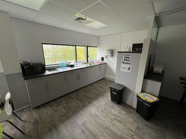 Bureaux à louer ou à vendre à Orvault dans zone dynamique avec accès PMR