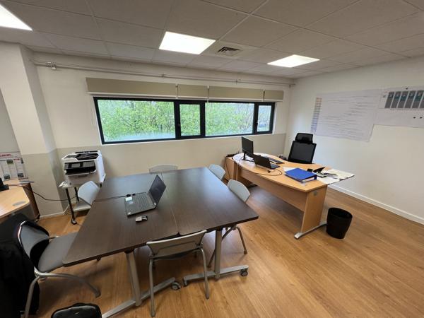 Bureaux à louer ou à vendre à Orvault dans zone dynamique avec accès PMR