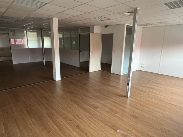 Bureaux à louer ou à vendre à Orvault dans zone dynamique avec accès PMR