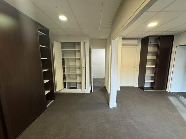 TOURS CENTRE BUREAUX A LOUER 50 M² AVEC GARAGE ET CAVE RDC