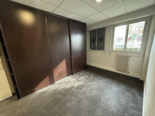 TOURS CENTRE BUREAUX A LOUER 50 M² AVEC GARAGE ET CAVE RDC