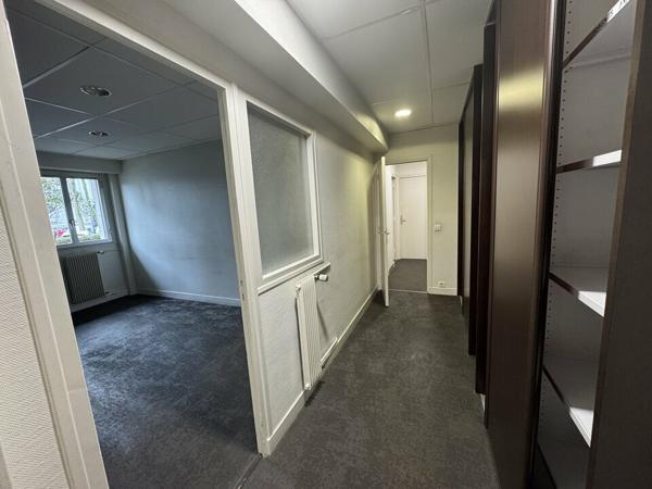 TOURS CENTRE BUREAUX A LOUER 50 M² AVEC GARAGE ET CAVE RDC