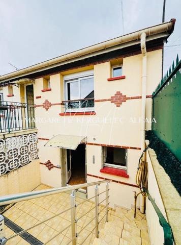 Jolie maison en copropriété de 67m², deux chambres, terrasse et stationnement