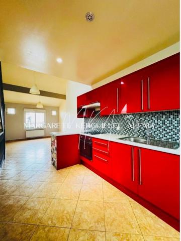 Jolie maison en copropriété de 67m², deux chambres, terrasse et stationnement