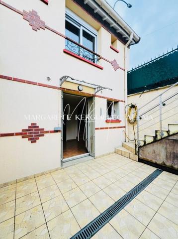 Jolie maison en copropriété de 67m², deux chambres, terrasse et stationnement