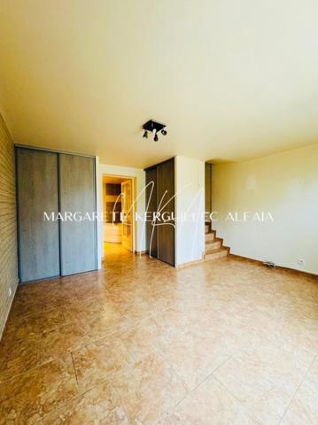 Jolie maison en copropriété de 67m², deux chambres, terrasse et stationnement