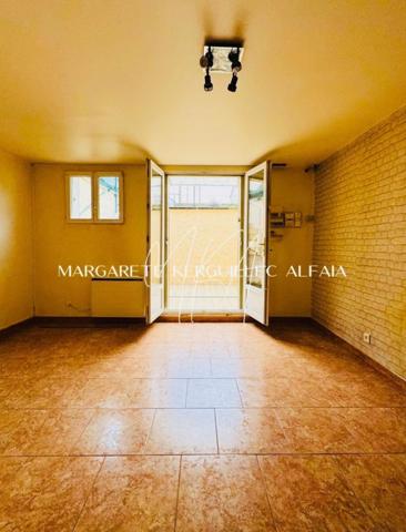 Jolie maison en copropriété de 67m², deux chambres, terrasse et stationnement