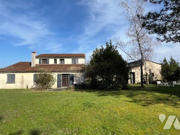 Ensemble immobilier à vendre à Sainte-Eulalie (33560) en Gironde (33), sur  beau terrain de 657...