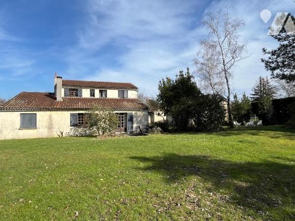 Ensemble immobilier à vendre à Sainte-Eulalie (33560) en Gironde (33), sur  beau terrain de 657...