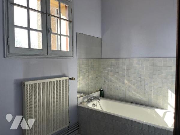 Ensemble immobilier à vendre à Sainte-Eulalie (33560) en Gironde (33), sur  beau terrain de 657...