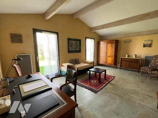 Ensemble immobilier à vendre à Sainte-Eulalie (33560) en Gironde (33), sur  beau terrain de 657...