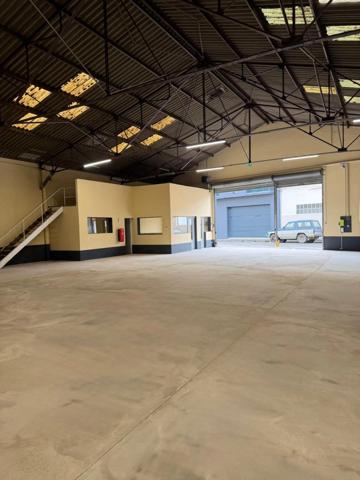 Entrepôt de 700m² idéalement située au centre de Tarbes